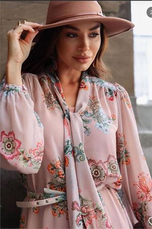 Neşeli butik kadın desenli asimetrik kemerli uzun şifon elbise NBEMP2718