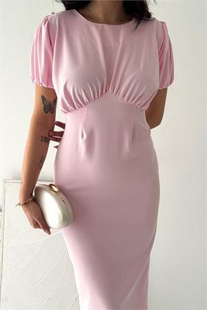 Neşeli butik kadın pembe midi boy büzgü detaylı balon kol dar kesim elbise NBK4574