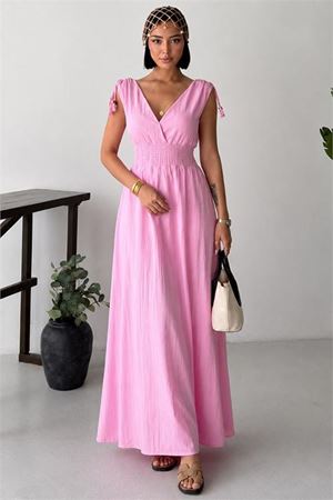 Neşeli butik kadın pembe bel lastikli kruvaze yaka omuz bağlama detaylı tam boy elbise NBG133