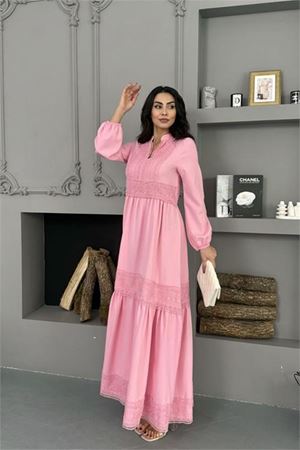 Neşeli butik kadın pembe atlas kumaş dantel detaylı elbise NBMS2517