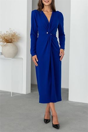 Neşeli butik kadın kruvaze yaka broş detaylı midi elbise NBMY3588