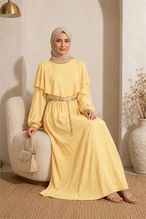 Neşeli butik kadın sarı bel zincir kemerli pelerin detaylı premium tesettür elbise NBELB015