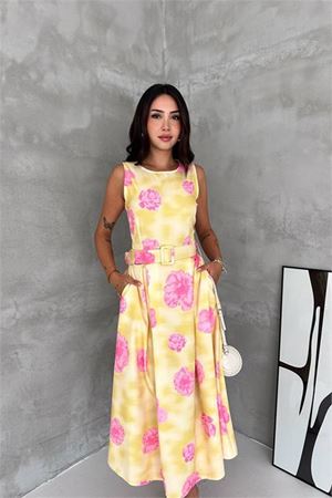 Neşeli butik kadın sarı çiçek desenli kolsuz midi boy kloş kemerli elbise NBK4645