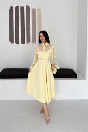Neşeli butik kadın sarı gömlek yaka transparan üst detaylı kemerli midi boy elbise NBK4581