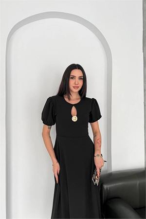Neşeli butik kadın siyah balon kol gold broş detaylı midi boy elbise NBK4563