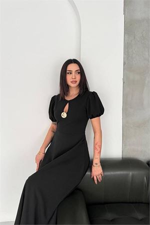 Neşeli butik kadın siyah balon kol gold broş detaylı midi boy elbise NBK4563
