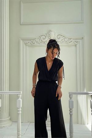 Neşeli butik kadın siyah kruvaze yaka yazlık tulum NBMY3805