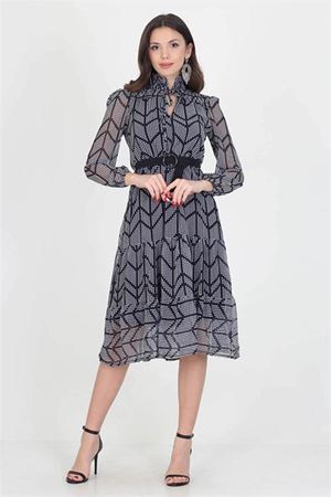 Neşeli butik kadın puantiyeli omuz ve yakası gipeli midi boy kemerli şifon elbise NB0005