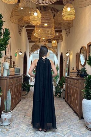 Neşeli butik kadın siyah halter yaka kolsuz dökümlü tam boy yazlık elbise NBMY4074
