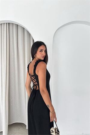 Neşeli butik kadın siyah sırt bağcıklı askılı midi boy kare yaka elbise NBK4672