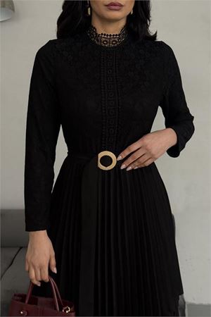 Neşeli butik kadın krep kumaş dantel detaylı kemerli uzun elbise NBMS2525
