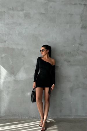 Neşeli butik kadın siyah tek kol büzgülü mini elbise NBDF081