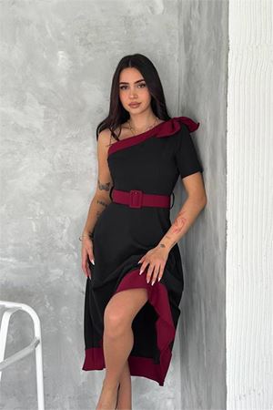 Neşeli butik kadın siyah tek omuz fiyonk detaylı kemerli kloş midi elbise NBK4189