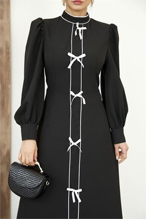 Neşeli butik kadın atlas kumaş fiyonk detaylı uzun elbise NBMS2515