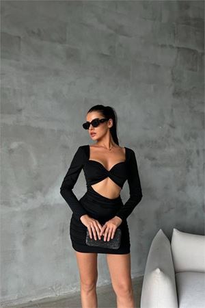 Neşeli butik kadın sırt ve göğüs dekolteli mini elbise NBDF079