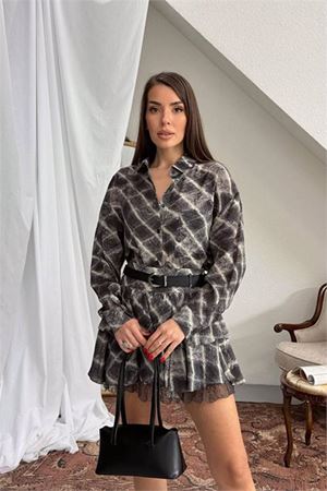 Neşeli butik kadın siyah gömlek yaka kat kat ekose desen mini elbise NBNP025