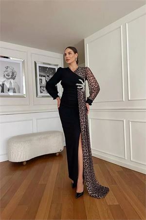Neşeli butik kadın leopar detaylı yırtmaçlı abiye elbise NBNC2509