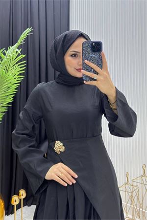 Neşeli butik kadın siyah broş detaylı drapeli tam boy tesettür elbise