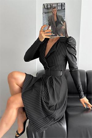Neşeli butik kadın deri ve omuz detaylı çizgili elbise KKLF64