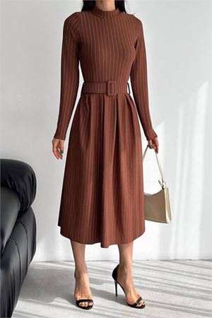 Neşeli butik kadın kemerli midi boy çizgili elbise KKLF59 - Taba