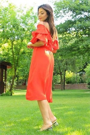 Neşeli butik kadın turuncu yaka ve kolları fırfırlı bağlama detaylı ayrobin elbise NB10050