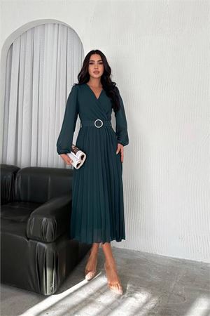 Neşeli butik kadın zümrüt yeşil piliseli kemerli şifon elbise NBK3028