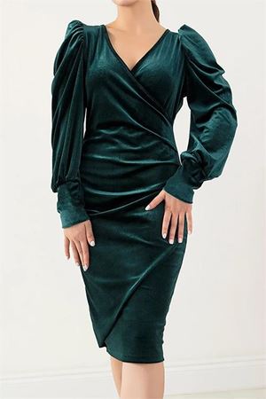 Neşeli butik kadın kruvaze yaka büzgülü kadife elbise KKLF68 - Zümrüt