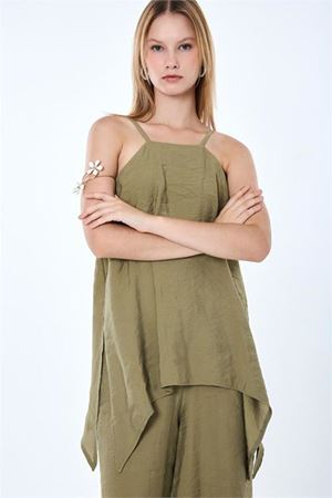 Neşeli butik kadın yeşil ince askılı asimetrik kesim bluz pantolon ikili takım NBMY4070