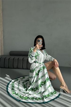 Neşeli butik kadın yeşil kemerli uzun elbise NBMS25015