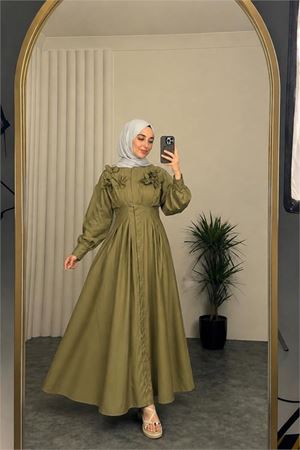 Neşeli butik kadın yeşil belden oturtmalı çiçek detaylı premium tesettür elbise NBVQ4933