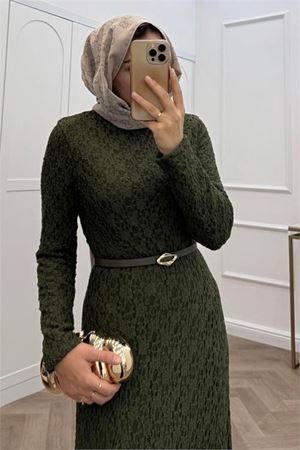 Neşeli butik kadın yeşil dantel kumaş maxi boy tesettür elbise