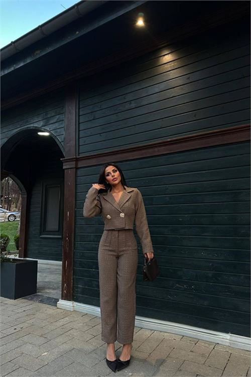 Neşeli butik kadın vizon tüvit kumaş gol düğmeli crop ceket pantolon ikili takım NBSTR1028
