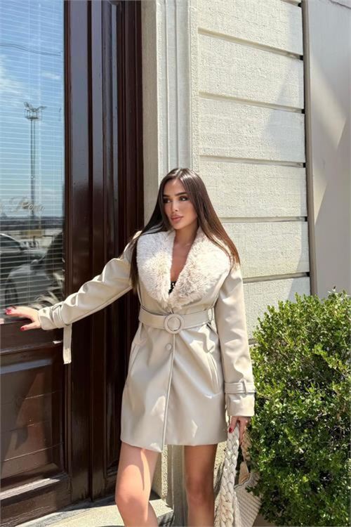 kadın yaka kürk detaylı düğmeli kemerli kısa deri kaban NBSTR1009