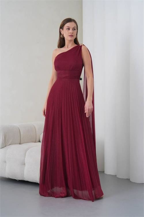 kadın bordo tek omuz tokalı drape detaylı ışıltılı tül kumaş abiye elbise NBS9388