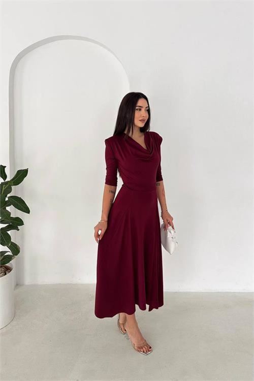 kadın bordo degaje yaka omuz vatkalı midi boy A kesim elbise