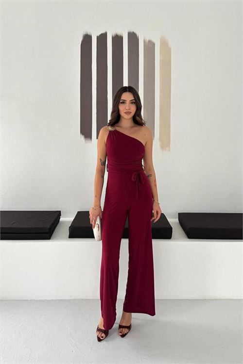 kadın bordo tek omuz aksesuar detaylı geniş paça kuşaklı tulum NBK4544