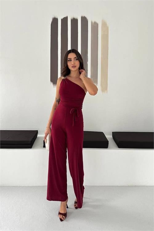 kadın bordo tek omuz aksesuar detaylı geniş paça kuşaklı tulum NBK4544