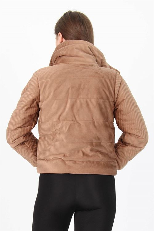 Kadın Camel Yüksek Yaka Fermuar Detaylı Cepli Kışlık Kadife Mont Nb7154