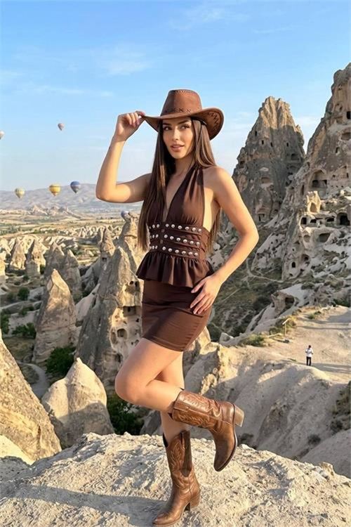 kadın kahverengi halter yaka taş detaylı mini boy dalgış kumaş peplum elbise NBDF265