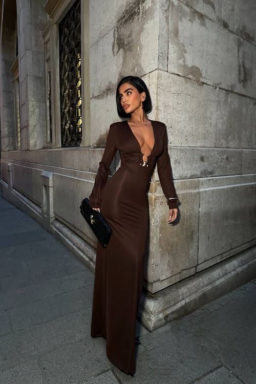 kadın derin dekolteli uzun kollu gold toka detaylı maxi boy elbise NBDF173