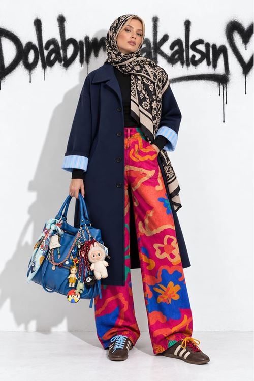 Kadın lacivert oversize çift renkli astarlı tam boy düğmeli trençkot DKHF063