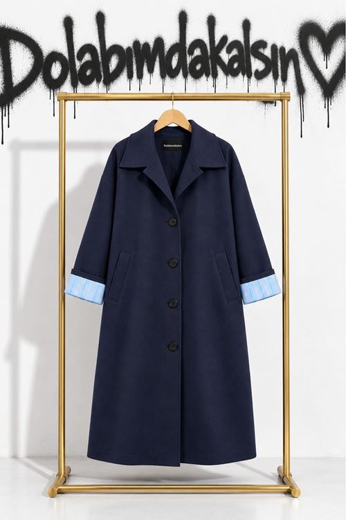 Kadın lacivert oversize çift renkli astarlı tam boy düğmeli trençkot DKHF063