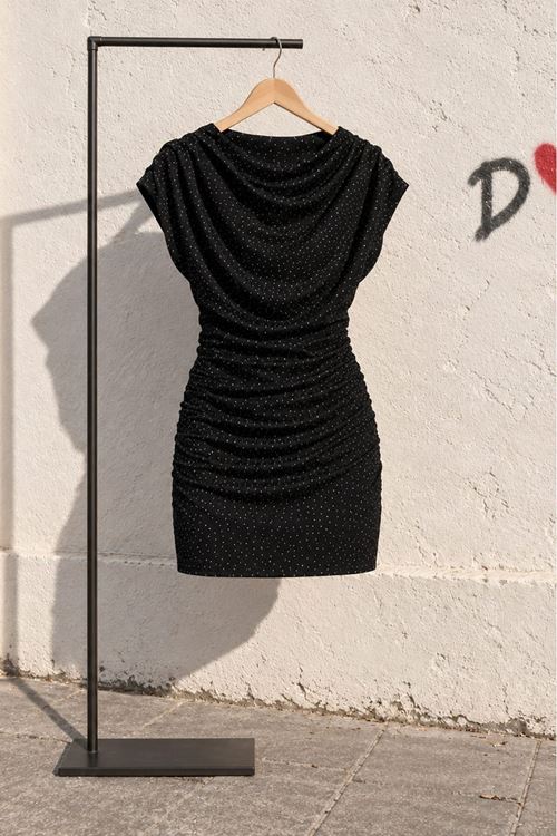 Kadın Siyah Degaje Yaka Işıltılı Taş Detaylı Drapeli Mini Elbise DKHF072