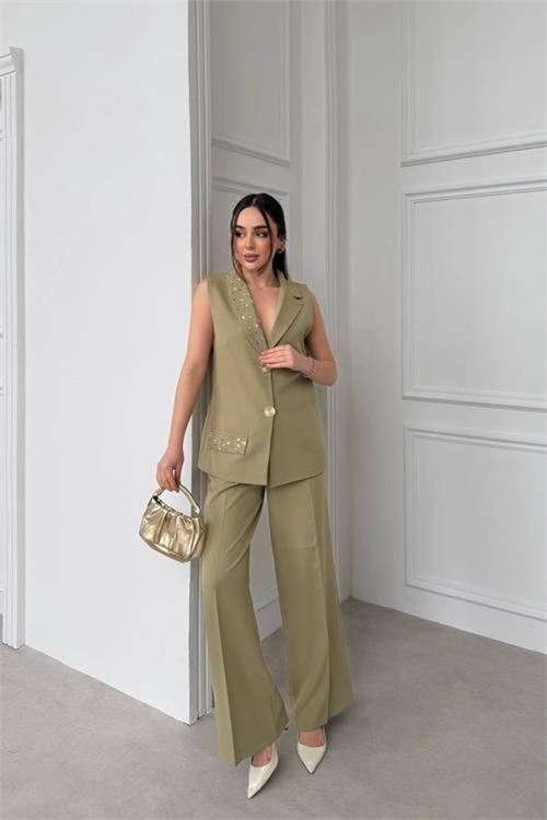 kadın yeşil taş işlemeli gold düğme detaylı kolsuz blazer ceket pantolon takımNBSTR1030