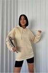 Neşeli butik kadın bej kapüşonlu kanguru cepli üç iplik sweatshirt FVR002